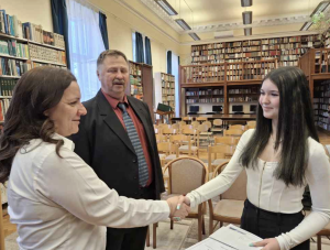 premia el talento joven