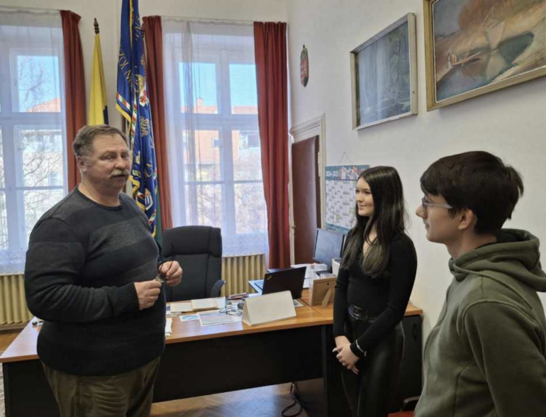 premia el talento joven